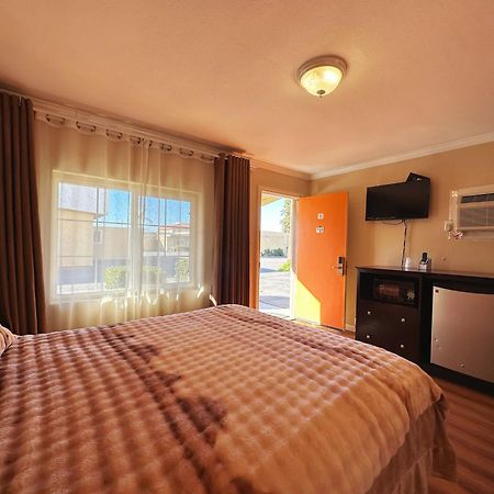 Royal Inn And Suites Hemet Εξωτερικό φωτογραφία