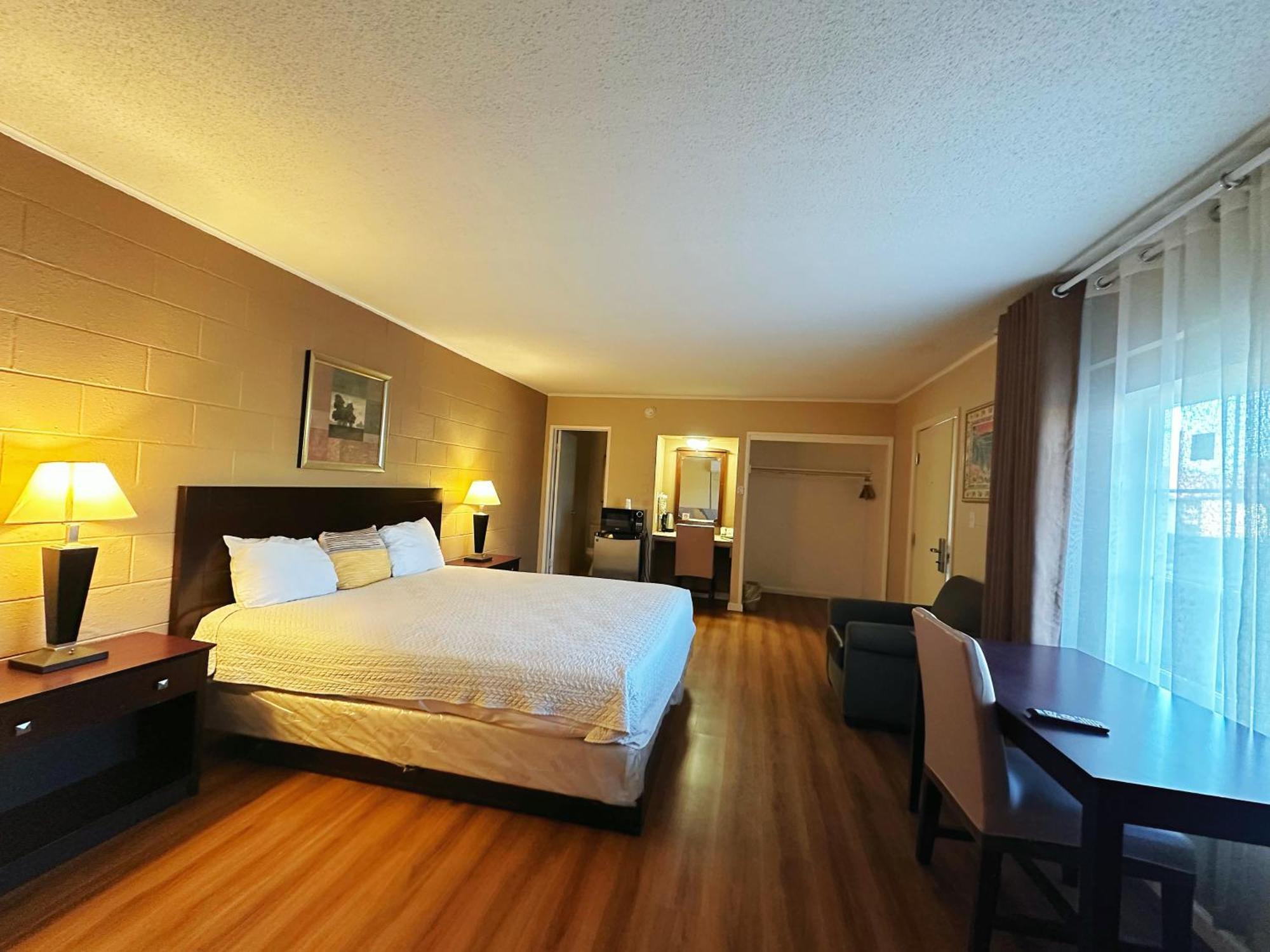 Royal Inn And Suites Hemet Εξωτερικό φωτογραφία