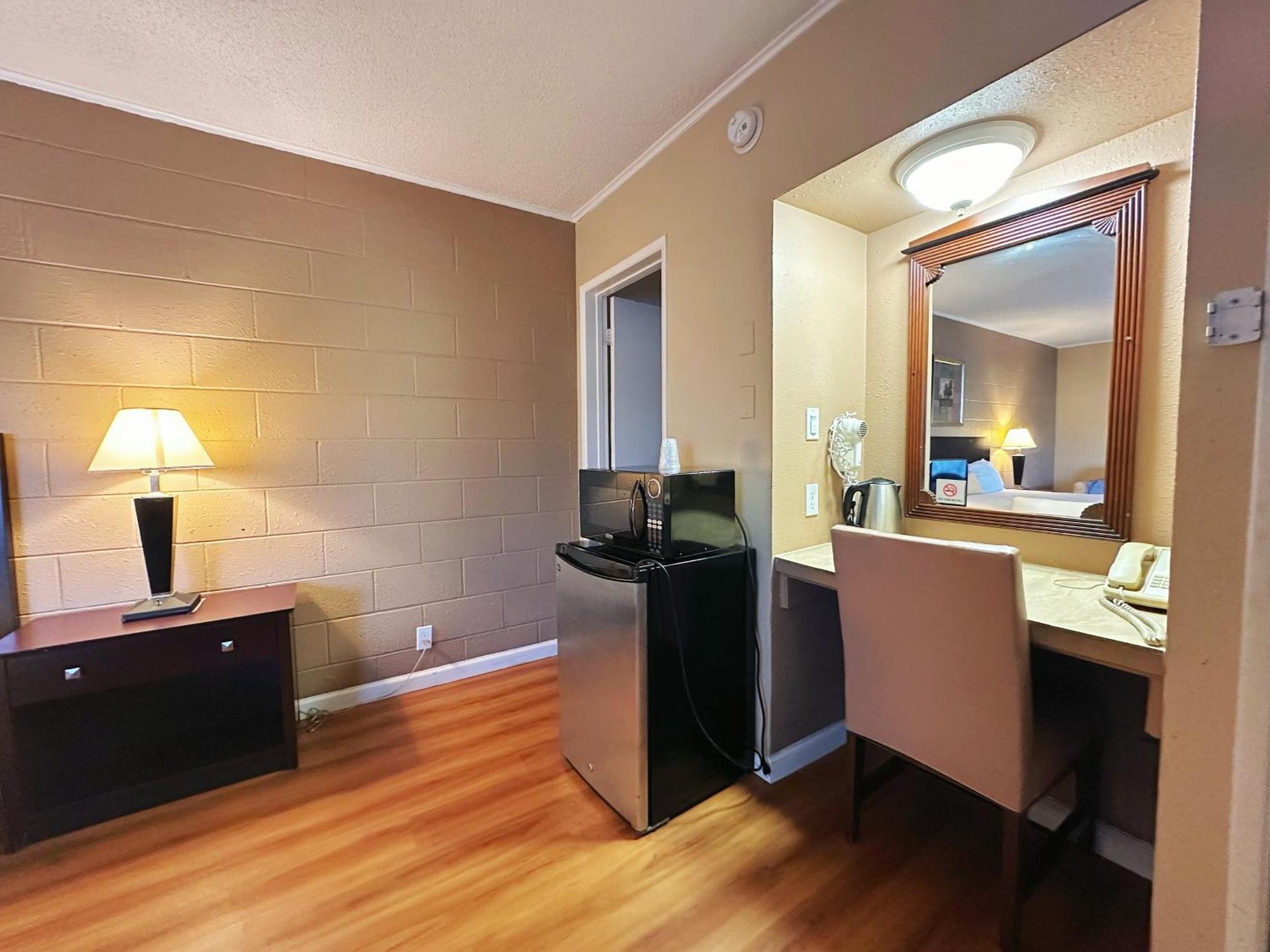 Royal Inn And Suites Hemet Εξωτερικό φωτογραφία