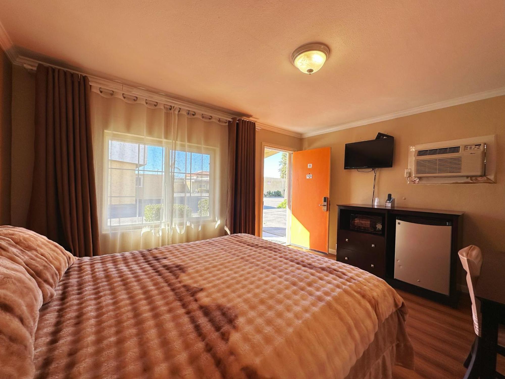Royal Inn And Suites Hemet Εξωτερικό φωτογραφία