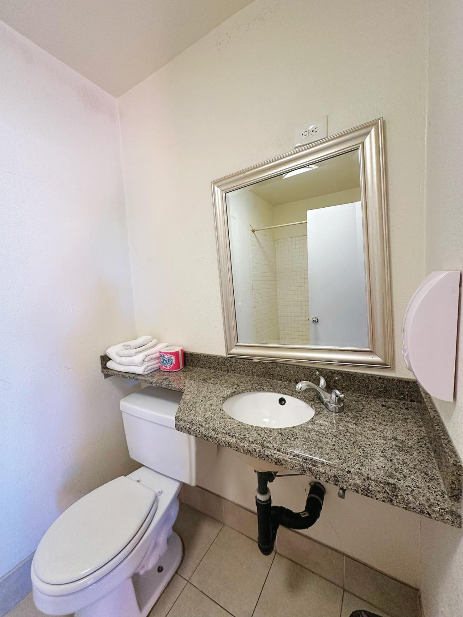 Royal Inn And Suites Hemet Εξωτερικό φωτογραφία