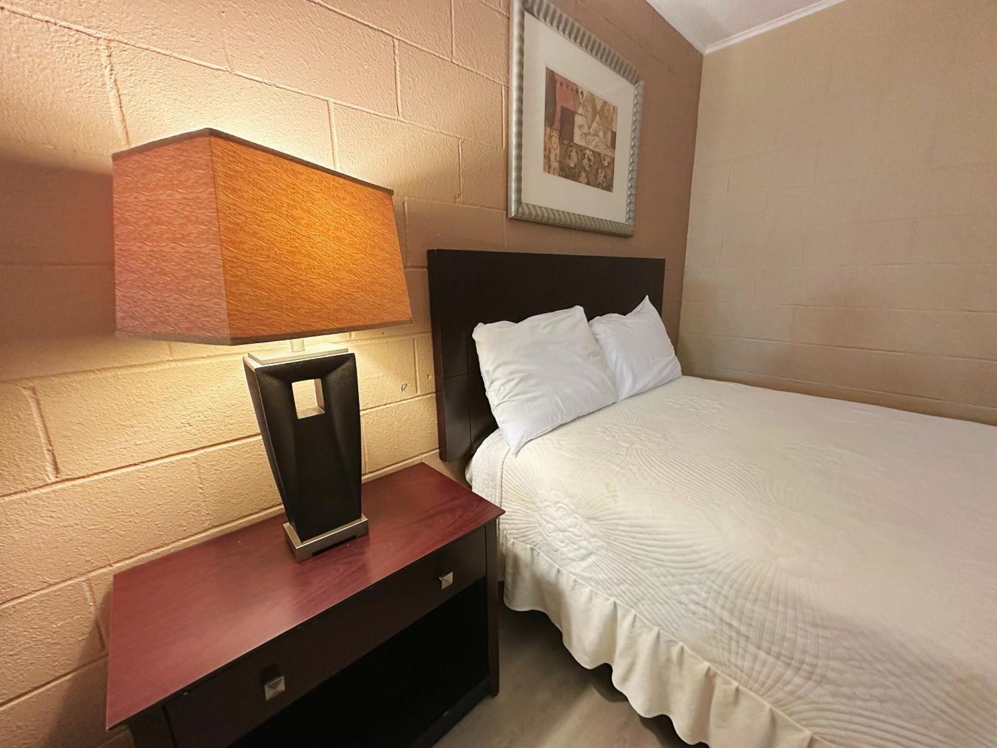 Royal Inn And Suites Hemet Εξωτερικό φωτογραφία