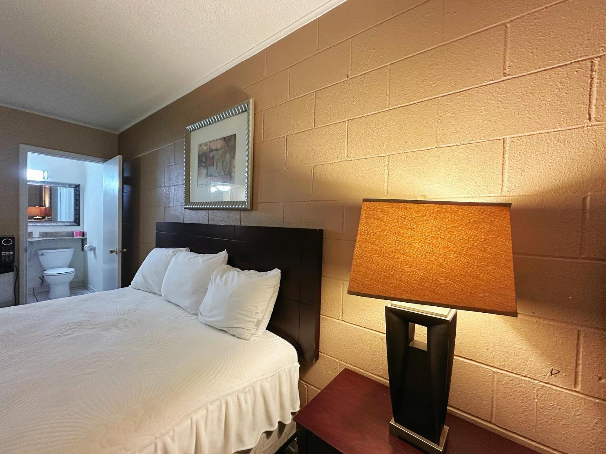 Royal Inn And Suites Hemet Εξωτερικό φωτογραφία