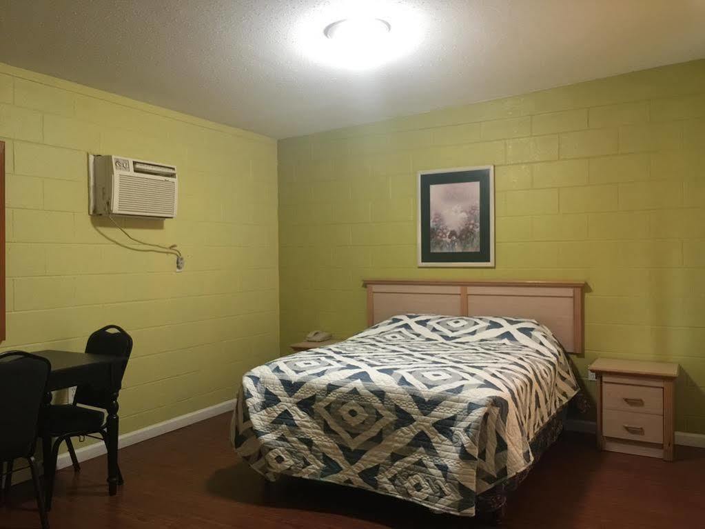 Royal Inn And Suites Hemet Εξωτερικό φωτογραφία