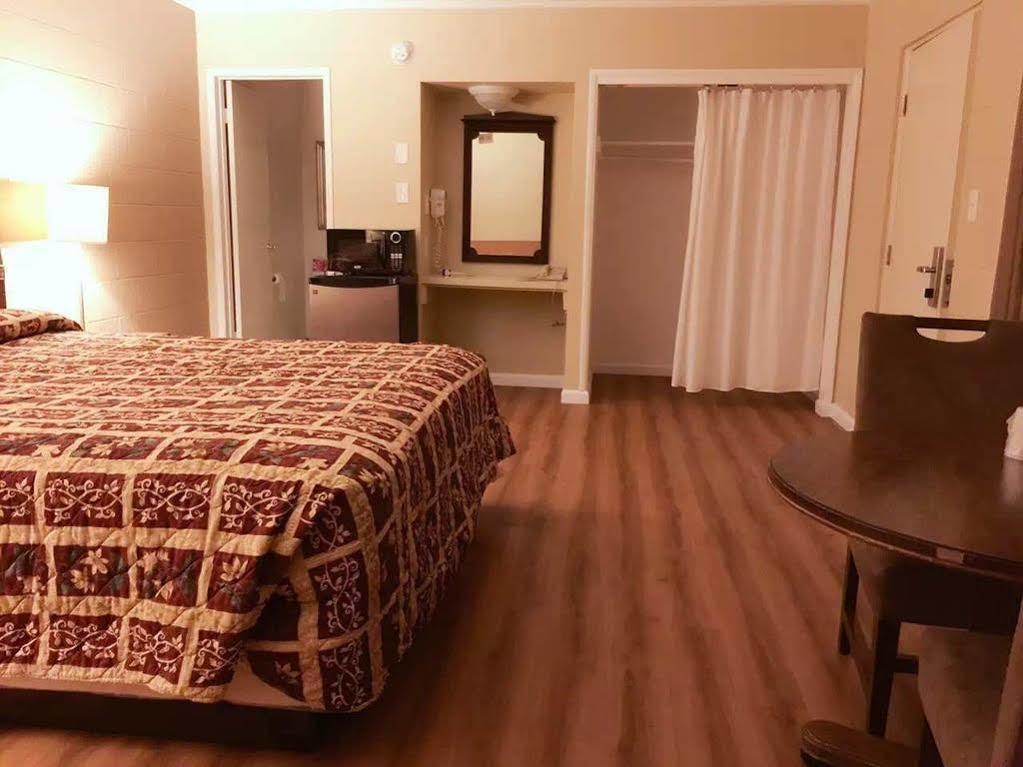 Royal Inn And Suites Hemet Εξωτερικό φωτογραφία