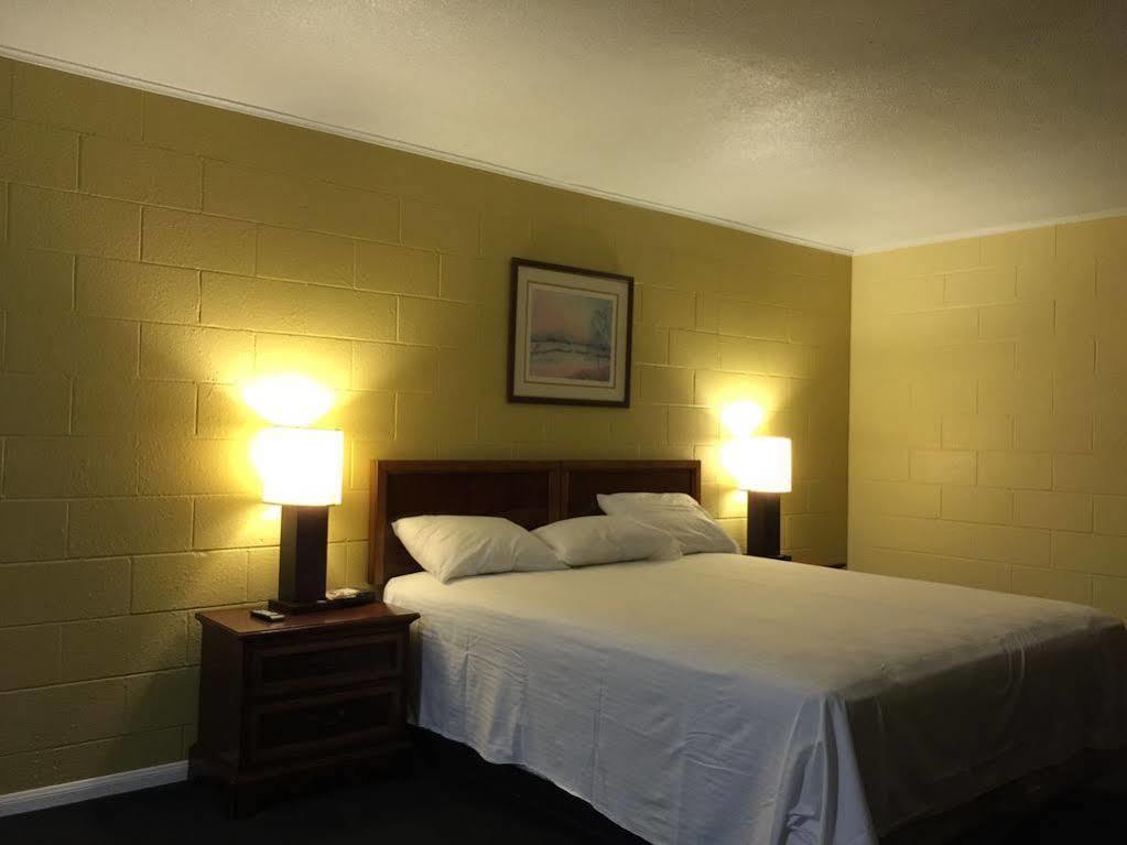 Royal Inn And Suites Hemet Εξωτερικό φωτογραφία
