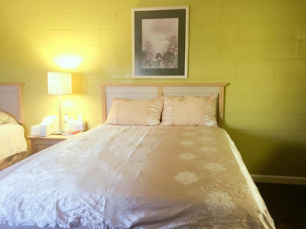 Royal Inn And Suites Hemet Εξωτερικό φωτογραφία