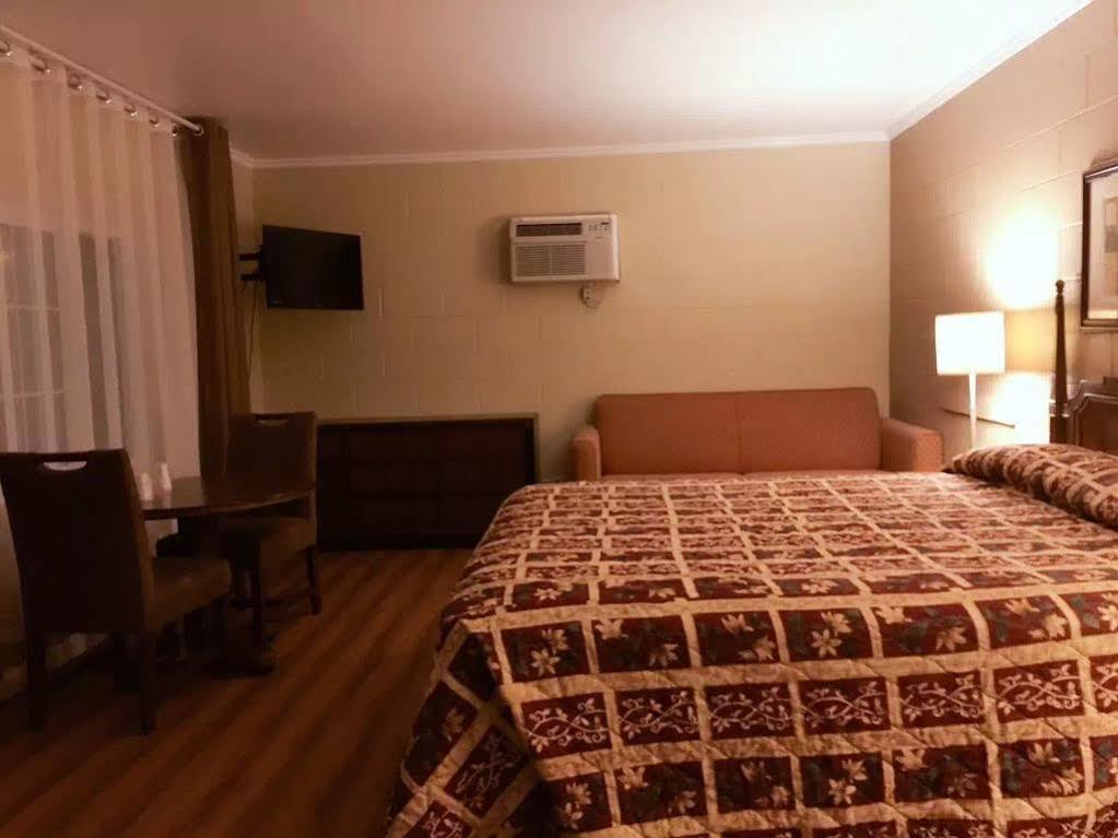 Royal Inn And Suites Hemet Εξωτερικό φωτογραφία