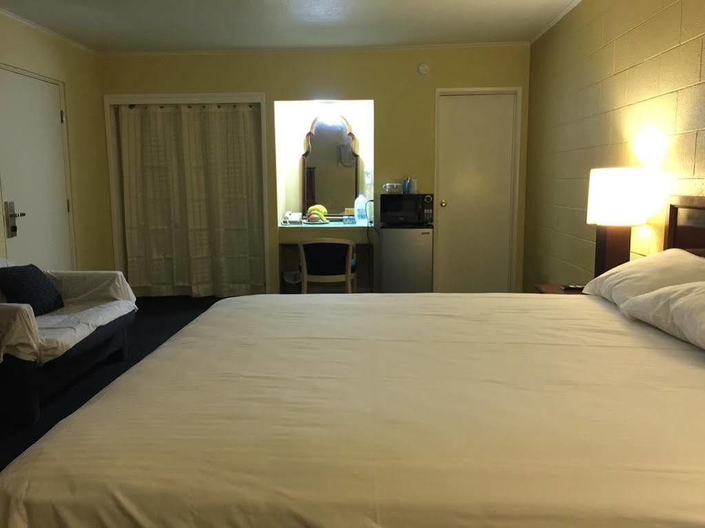 Royal Inn And Suites Hemet Εξωτερικό φωτογραφία